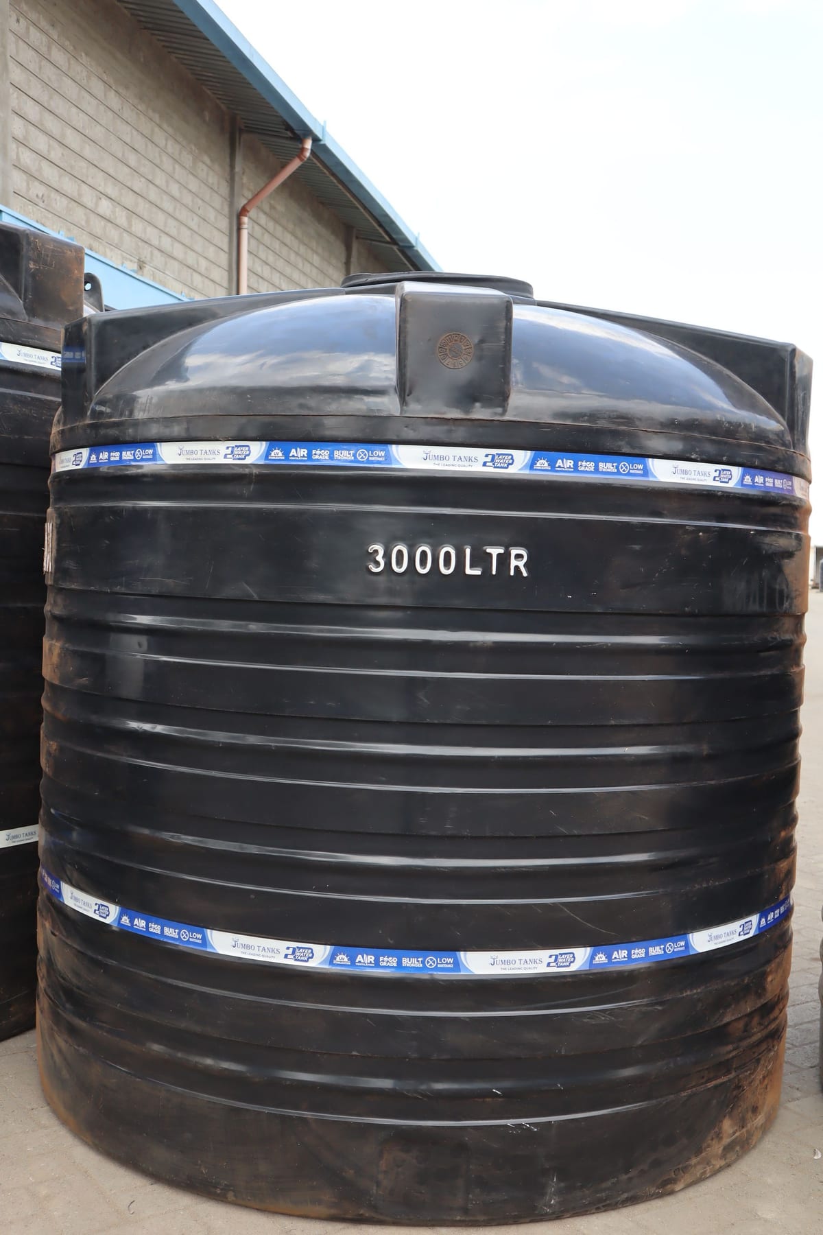 A 3,000 litre Jumbo Tank with the two-layer product band running around the body.